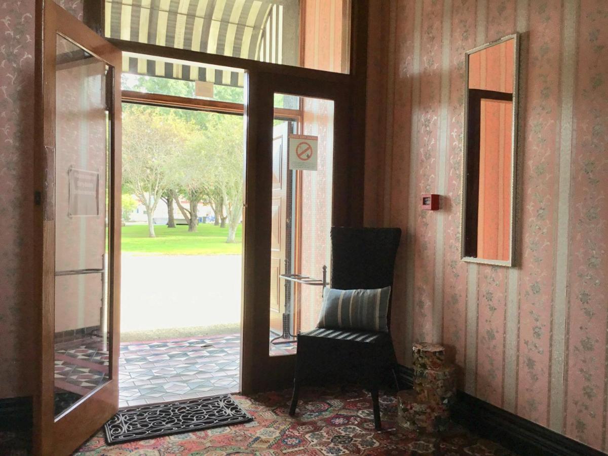 Royal Mail Hotel Lumsden Экстерьер фото